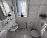 Gäste- WC mit Fenster