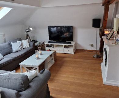 Charmante 3-Zimmer-Wohnung in gepflegter Altbauvilla mit Dachterrasse - Photo 1