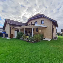 Repräsentatives, verklinkertes Landhaus mit ELW in bevorzugter Wohnlage von Straßenhaus zu verkaufen!