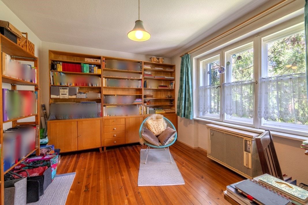 Arbeits- oder Kinderzimmer
