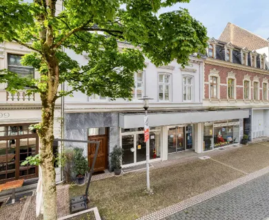 Erkrather Fußgängerzone: Großes Ladenlokal mit Lagerfläche
