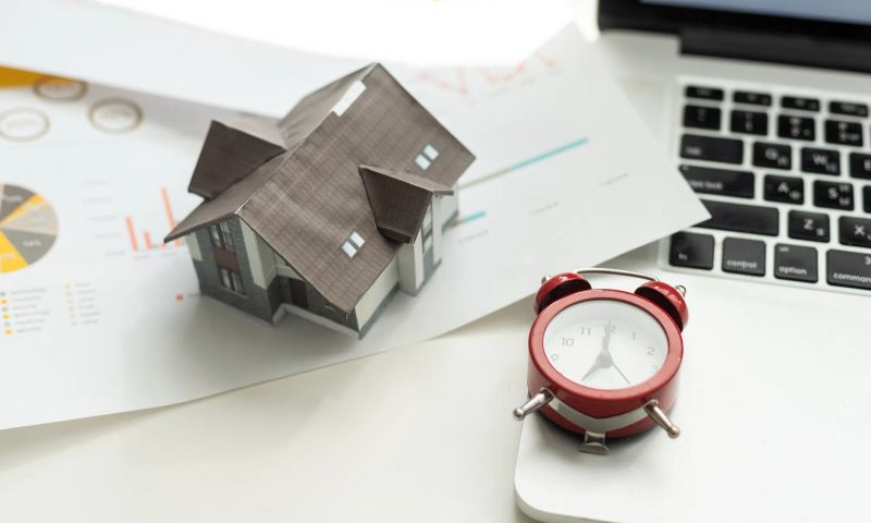 Modellbau eines Hauses / Planungsausdrucke / Wecker