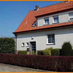 renovierte DHH mit großem Grundstück und Carport in ruhiger Lage !