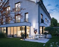 Es handelt sich um unverbindliche Illustrationen mit Sonderausstattungen. Die Bauausführung erfolgt durch das Bauunternehmen