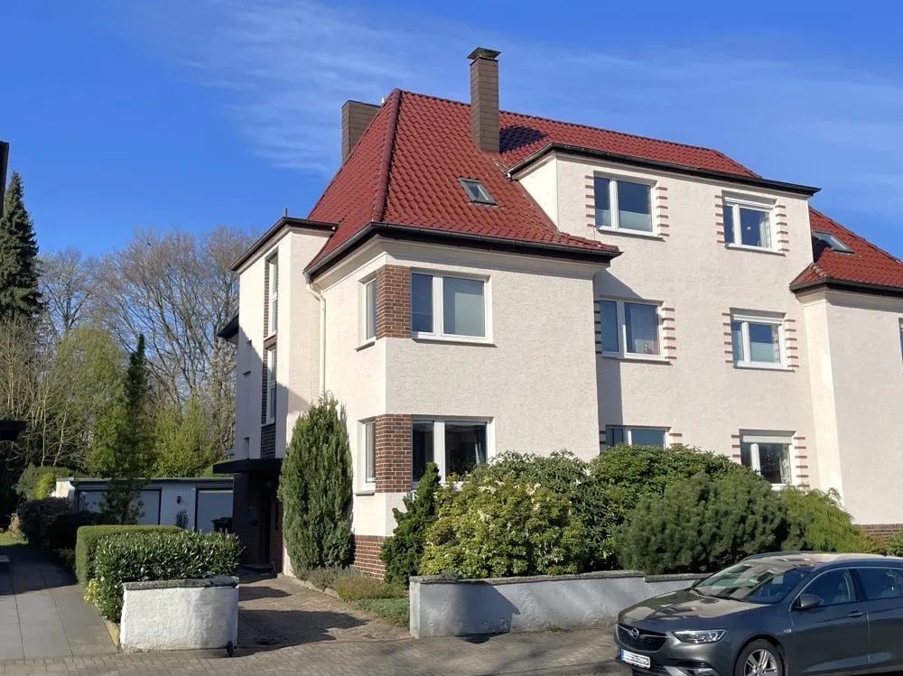 Ansicht mit Hofzufahrt