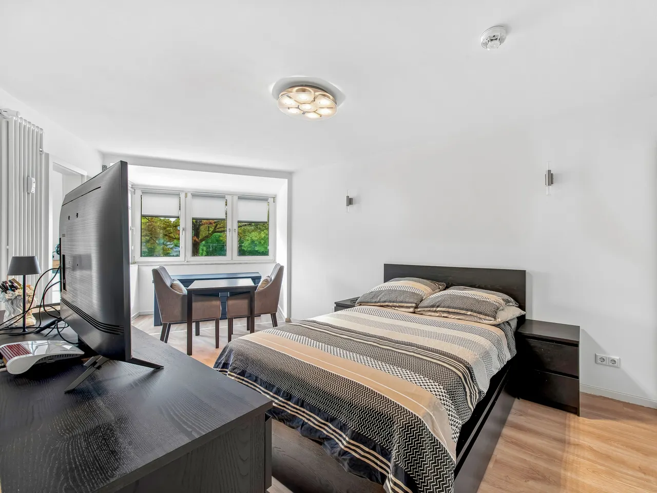 Wohn- und Schlafzimmer