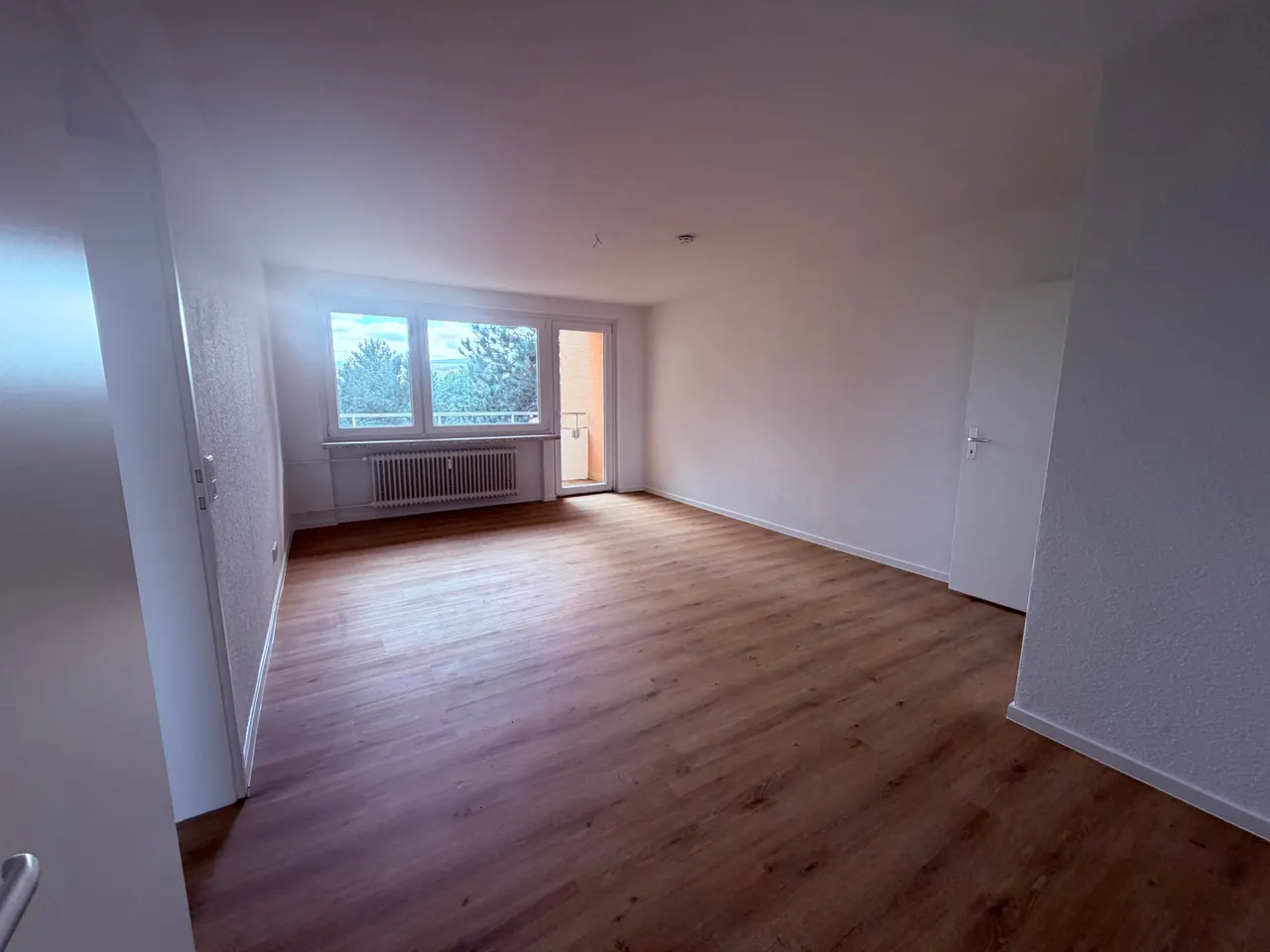 Modernisierte 4-Zimmer-Wohnung in Barsinghausen – großzügiges Wohnen mit Balkon - Foto 1
