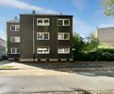 DU: GEPFLEGTES MFH MIT GARAGENHOF ZU KAUFEN