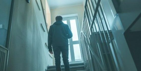 1759389443_Treppenhaus-1