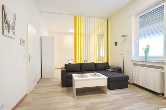 Bright, fully renovated and furnished apartment for your professional stay, with garden terrace, stylish large shower room and internet access.
