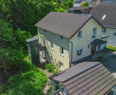 Direkt am Naturschutzgebiet! Modernes Haus mit Einliegerwohnung, Aufzug und vielen Extras!