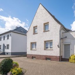 Zentrumsnahes Einfamilienhaus mit Anbau, Dachterrasse und großem Grundstück in Heinsberg