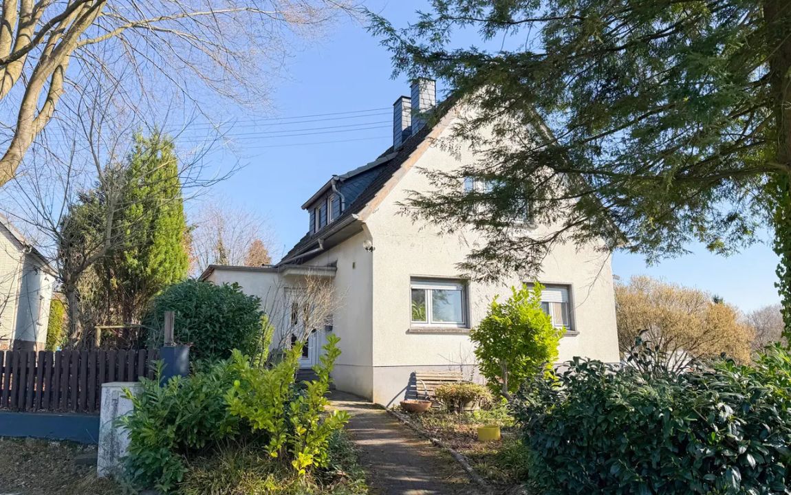Handwerker aufgepasst! Familienfreundliches Einfamilienhaus mit Garten in ruhiger Lage von Windeck!