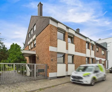 Repräsentatives Mehrfamilienhaus mit Gewerbeeinheit auf parkähnlichem Grundstück!