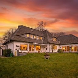 TOLLES ANWESEN MIT SCHWIMMBAD IN KREFELD-KLIEDBRUCH!