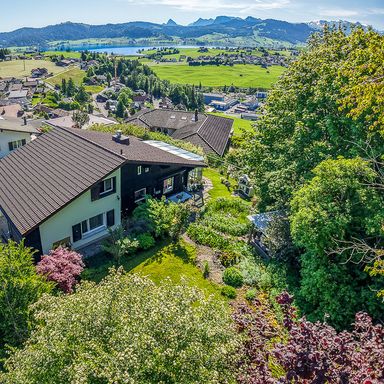 Einfamilienhaus mit Wintergarten: Seeblick, Bergpanorama und Gartenidylle