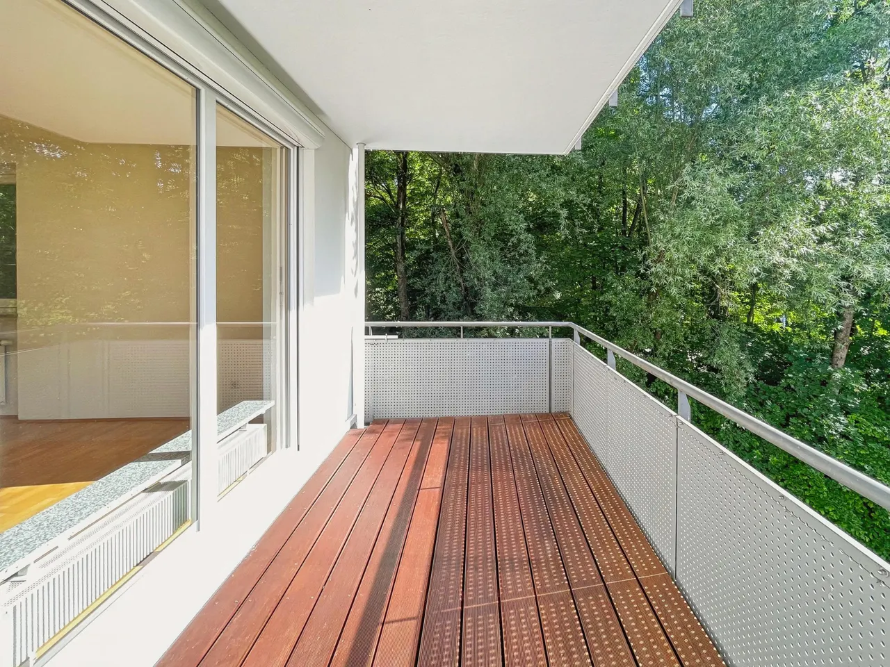 Großzügiger Ostbalkon