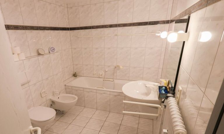 Gro&szlig;es Badezimmer
