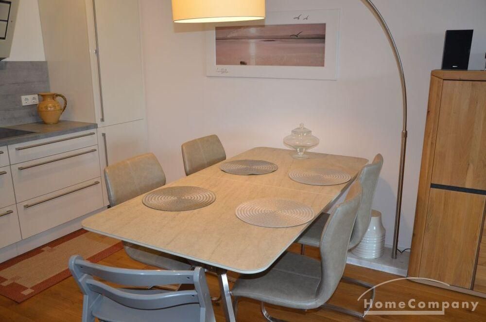 Esstisch im gro&szlig;en Wohnraum