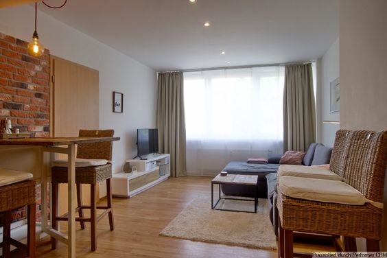 Furnished one-bedroomed apartment near the Medienhafen, state parliament and Rheinturm, with optional underground parking space