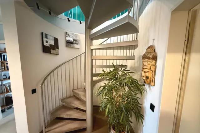 Treppe zum Galeriegeschoss 