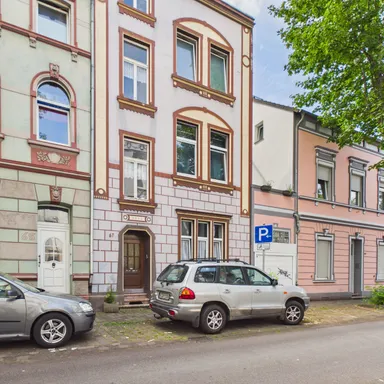 Sanierungsobjekt mit Entwicklungspotenzial – Jugendstil-Mehrfamilienhaus in der Josefstraße
