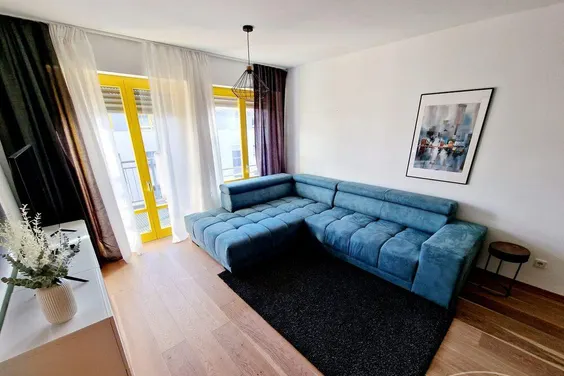 Modern möblierte 2-Zimmer-Wohnung mit Balkon und TG-Stellplatz