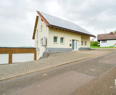 Huge 7 Bedroom House with 2 car garage, fenced yard and amazing view