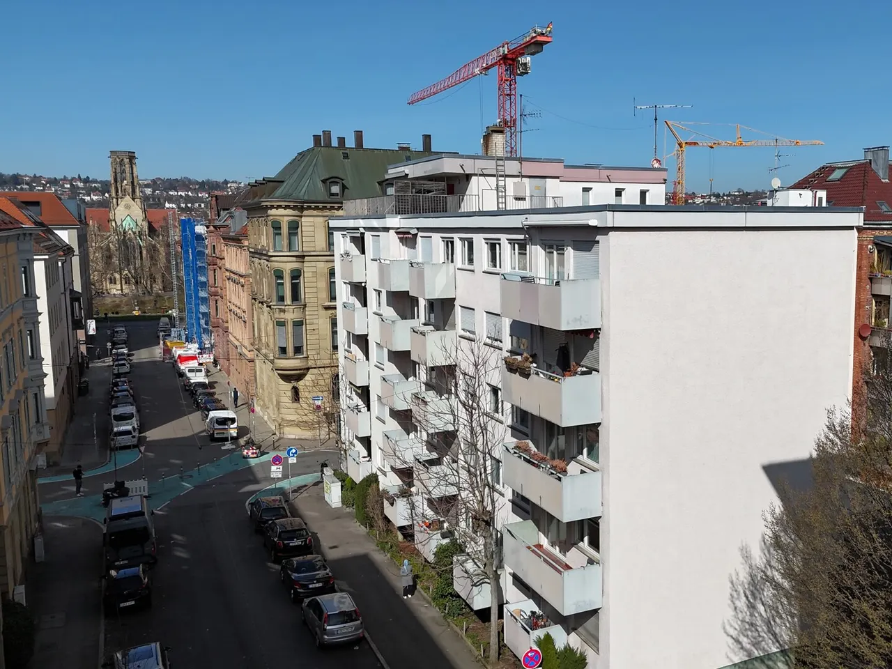 Hausansicht & Umgebung