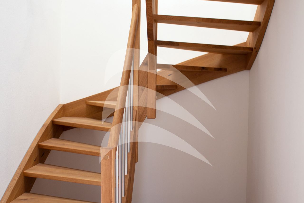 2021-06-23_Musterhaus Standard Holztreppe Eiche