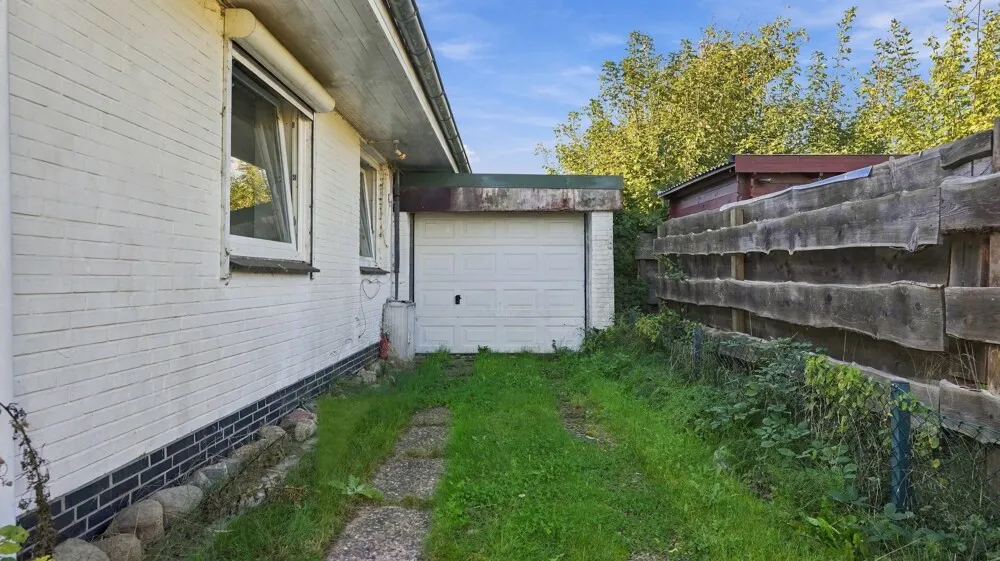 Außenansicht / Garage