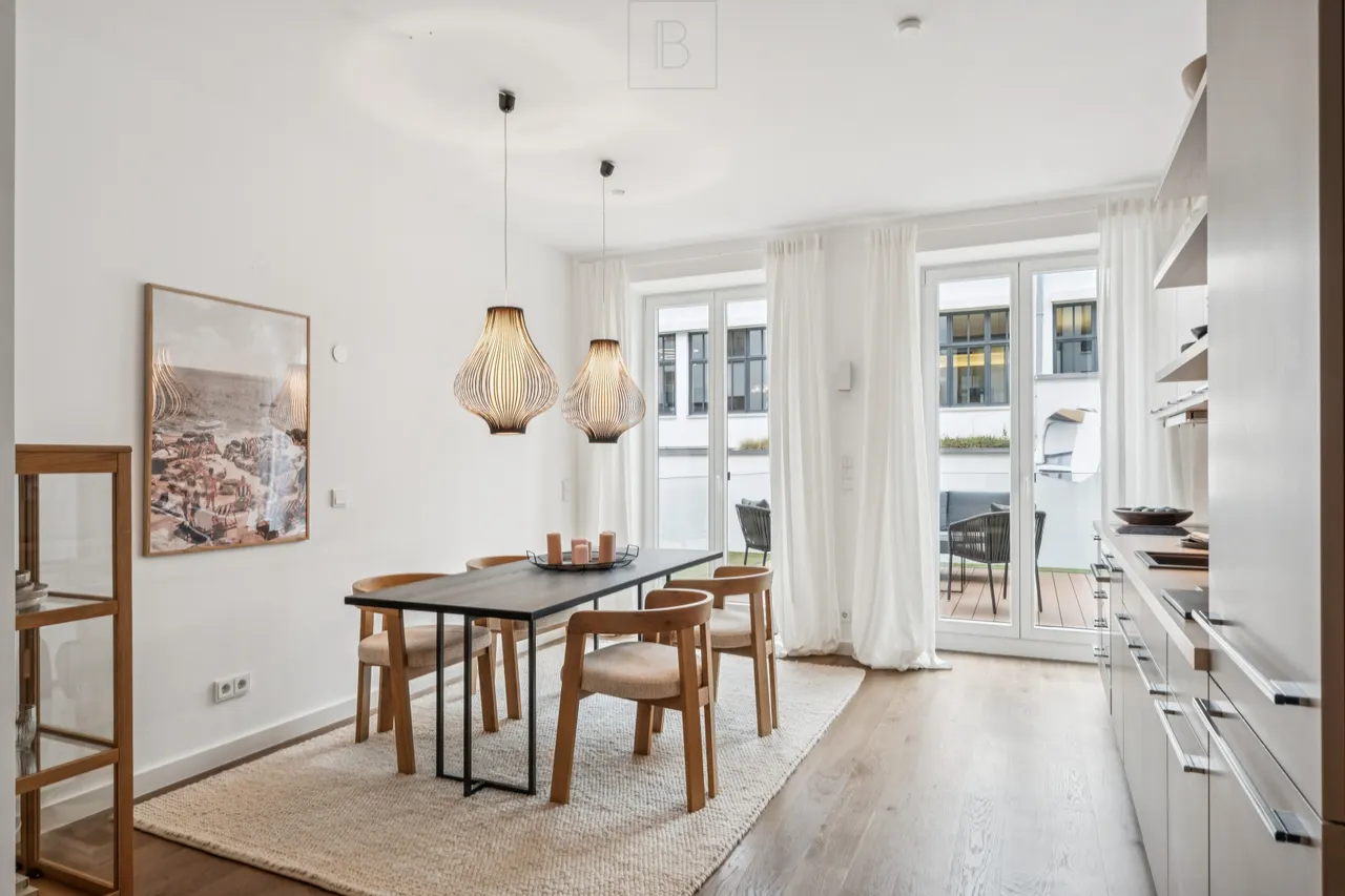 Küche / Esszimmer mit Zugang zur großen Terrasse