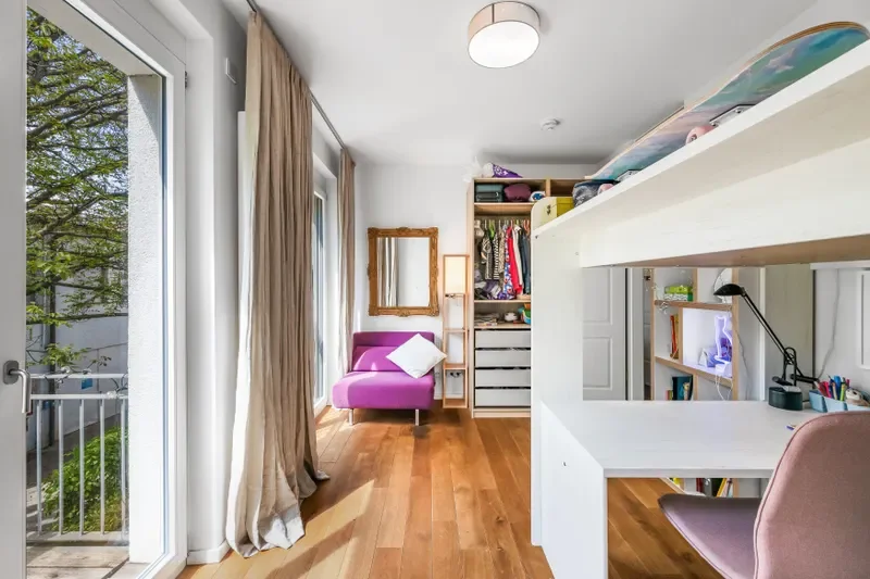 Kinderzimmer OG mit Balkon