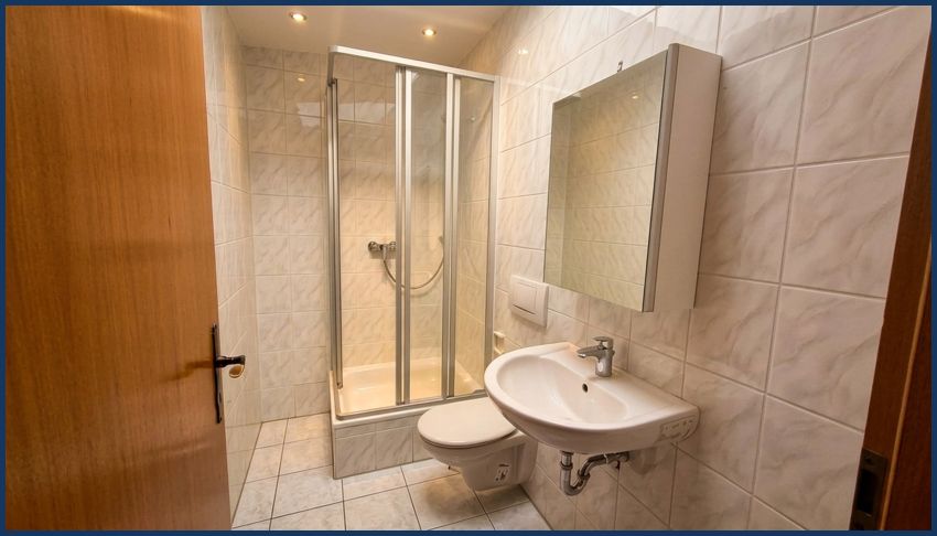 Gepflegte 2-Zimmer-Dachgeschosswohnung mit 61,65 m², separater Küche und Tageslichtbad! - Foto 4