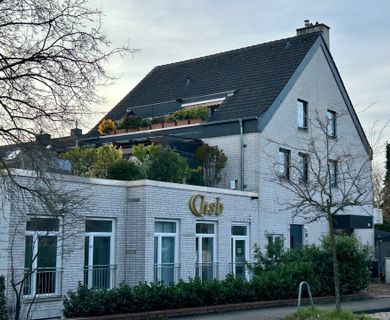 Vis à vis Classic Remise in Wersten-Dachgeschosswohnung mit zwei Balkonen in einem 3-Familienhaus