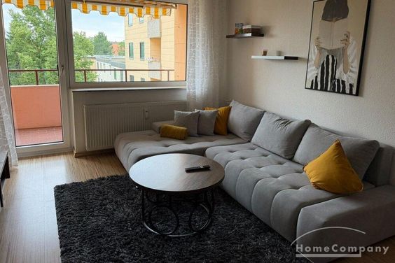 2 Zi.-Wohnung, möbliert, 4. OG, mit Loggia.