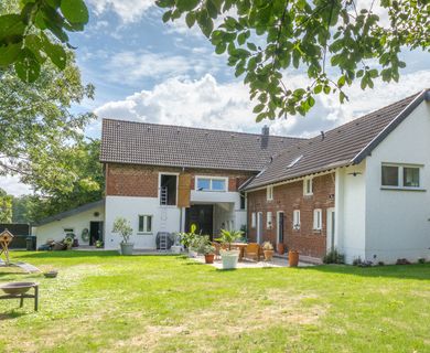 Charme historischer Baukunst vereint mit modernem Lebensgefühl auf 244 m² Wohnfläche