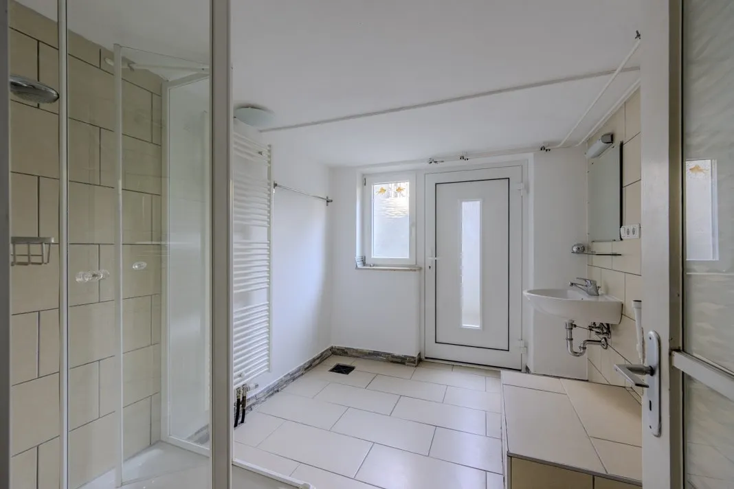 UG -  Tageslichtbad mit Dusche