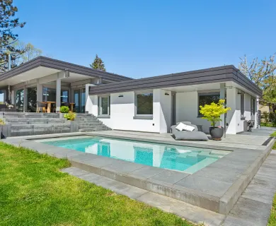 Exklusives Architektenhaus mit Poolanlage, luxuriöser Ausstattung und Möglichkeit zur Pferdehaltung