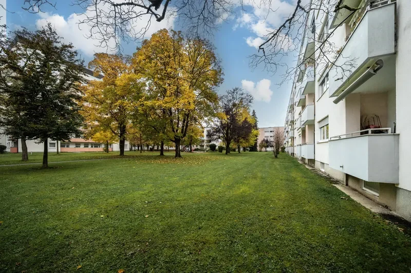 Parkanlage vor dem Balkon