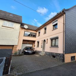 Solides Doppelhaus mit Ladenlokal in zentraler Lage in Rennerod!