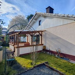 Ein-/Zweifamilienhaus in idyllischer Höhenlage mit herrlichem Ausblick!