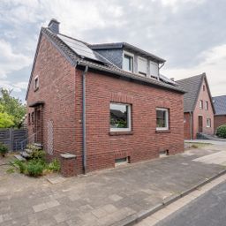 Grünes Paradies mit PV-Anlage: Gepflegte 92 m² – auf 871 m² Grundstück inkl. Teichanlage