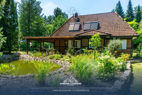 Historisches Fachwerk mit modernem Wohnkomfort &ndash; modernisiert mit Pool & Sauna auf Naturgrundst&uuml;ck