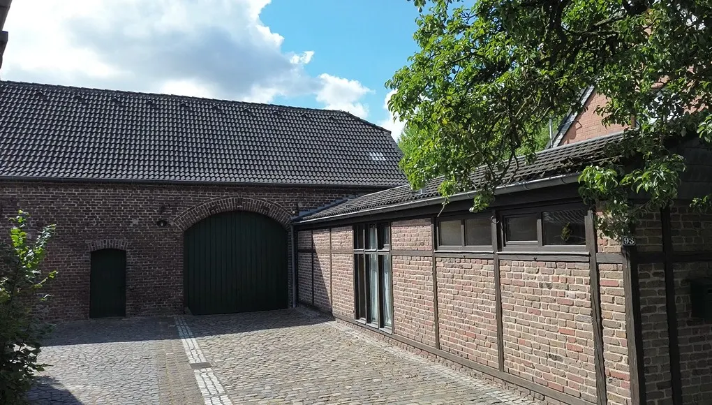 Charmantes ehemaliges Bauernhaus mit Scheune und großem Garten in guter Lage von 47918 Tönisvorst