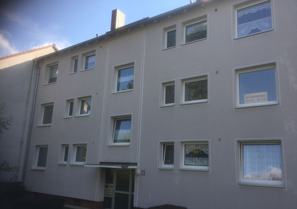 Sanierte 3-Zimmer-Wohnung mit Balkon & Küche