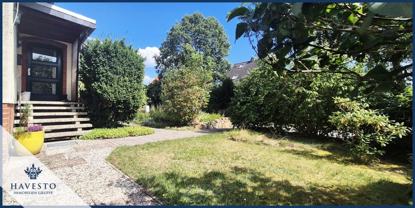 Blick auf das EFH mit eigenem Gartenparadies