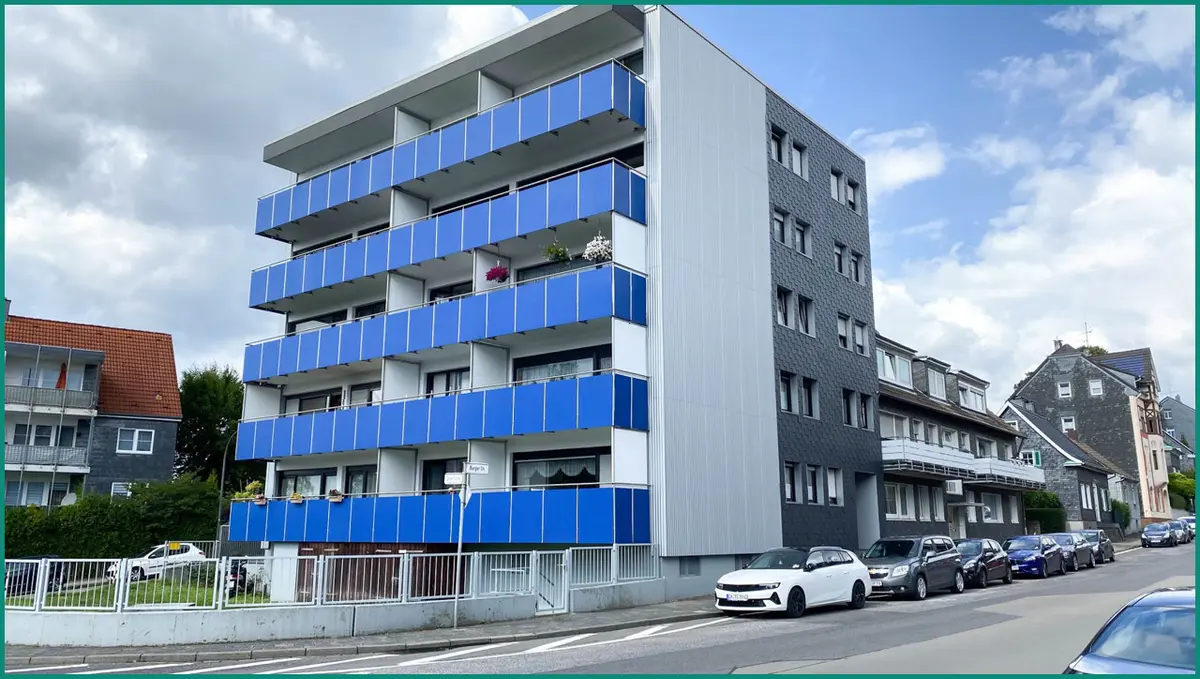 Straßenseitige Ansicht des Wohngebäudes
