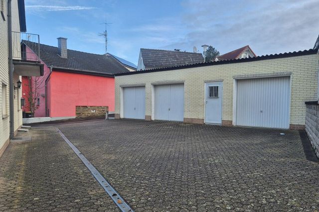 Reichlich Hoffläche...
