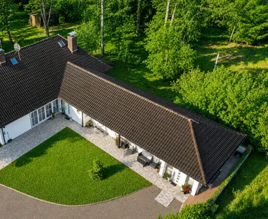 Zwei Häuser auf 6.500 m² Privatgrundstück – Wohnen, Arbeiten und Vermieten unter einem Dach
